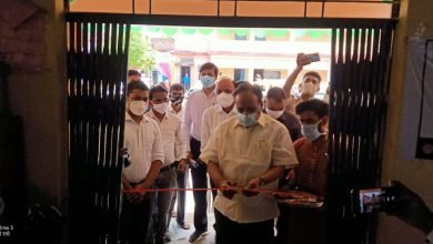 Photo of गढाकोटा |देश व प्रदेश मे सोमवार से कोविड वेक्सीनेशन का महाभियान चलाया जा रहा है।उसी क्रम मे साग़र जिले के गढ़ाकोटा स्थित शासकीय कन्या उच्चतर माध्यमिक विद्यालय परिसर में प्रदेश के लोक निर्माण विभाग मंत्री पं गोपाल भार्गव ने वैक्सीन सेंटर का फीता काटकर शुभारंभ किया।