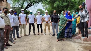 Photo of  जावरा (रतलाम) घर-घर पीले चावल देकर वैक्सीन लगाने का निमंत्रण देकर कर रहे जागरूक |