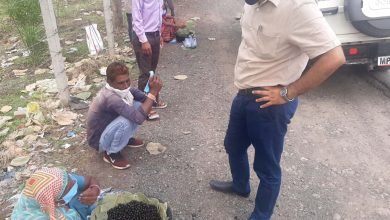 Photo of झाबुआ। कलेक्टर ने रोड पर महिलाओं से सभी जामुन खरीदे…