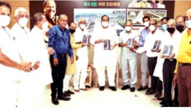 Photo of रतलाम।विधायक काश्यप ने किया पुस्तक 24000 दिन, साहस संघर्ष सफलता का विमोचन