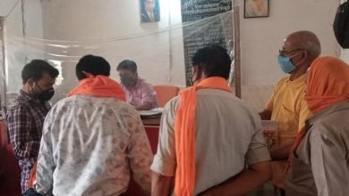 Photo of शाढ़ौरा । मीठ एवं अंडे की दुकानों को हटवाने के लिए दिया तहसीलदार को ज्ञापन।