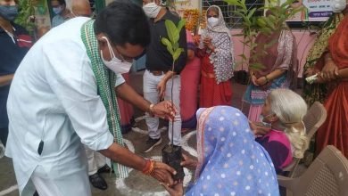 Photo of देवरी कलां।क्षेत्र के विधायक जनपद अध्यक्ष व अन्य जनप्रतिनिधि गण के साथ अधिकारीयो ने लोगो को वैक्सीन सेन्टरो का शुभारंभ कर लोगो को किया जागरूक