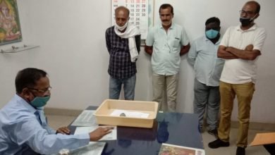 Photo of परासिया(छिन्दवाड़ा)| करोड़ों रुपए के टेंडर निकलने से छोटे ठेकेदार हो रहे बेरोजगार !  बड़े कामों की पॉलिसी से छोटे ठेकेदारों के साथ-साथ मजदूरों को भी रोजगार मिलना हुआ बंद !