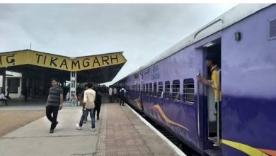 Photo of  टीकमगढ़| महामना एक्सप्रेस स्पेशल गाड़ी की सेवा बहाल, कल से पटरी पर दौड़ेगी महामना एक्सप्रेस ।