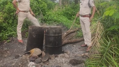 Photo of देवास । आबकारी विभाग की बड़ी कार्रवाही बरोठा भिलाखेड़ा में तलासी के दौरान 697000 रुपए की कीमत का मदिरा लहान जब्त कर 06 प्रकरण किए पंजीबद्ध।