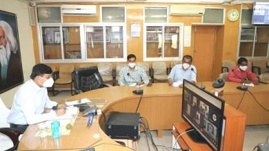 Photo of शाजापुर । कलेक्टर ने वीडियो कॉन्फ्रेसिंग के माध्यम से ग्रामीणों की राजस्व संबंधी समस्याएं सुनी।