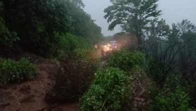 Photo of राजेन्द्रग्राम। ब्रेकिंग न्यूज-किरर घाट सिद्ध बाबा घाट के नीचे मिट्टी धसकने से अवागमन हुआ अवरूद्ध।