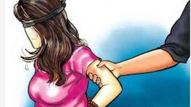 Photo of रतलाम । नाबालिग किशोरी के साथ युवक ने छेड़छाड़ कर बुरी नियत से हाथ पकड़ कर जान से मारने की धमकी दी।