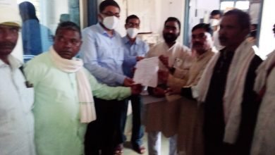 Photo of पुष्पराजगढ़(अनूपपुर)-ब्लाक कांग्रेस कमेटी लीला टोला द्गारा किरार घाट में अवरूद्ध मार्ग को जल्द चालू कराने मुख्य मंत्री के नाम एसडीएम पुष्पराजगढ़ को सौंपा ज्ञापन|