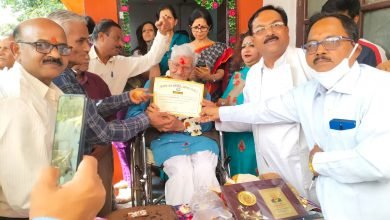Photo of वरिष्ठ  चिकित्सक डॉक्टर रमेश श्रीवास्तव का जन्मदिन बड़ी धूम-धाम से मनाया
