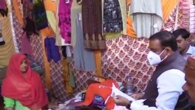 Photo of मंत्री भूपेंद्र सिंह ने महिला स्वसहायता समूहों के स्टालों का अवलोकन किया