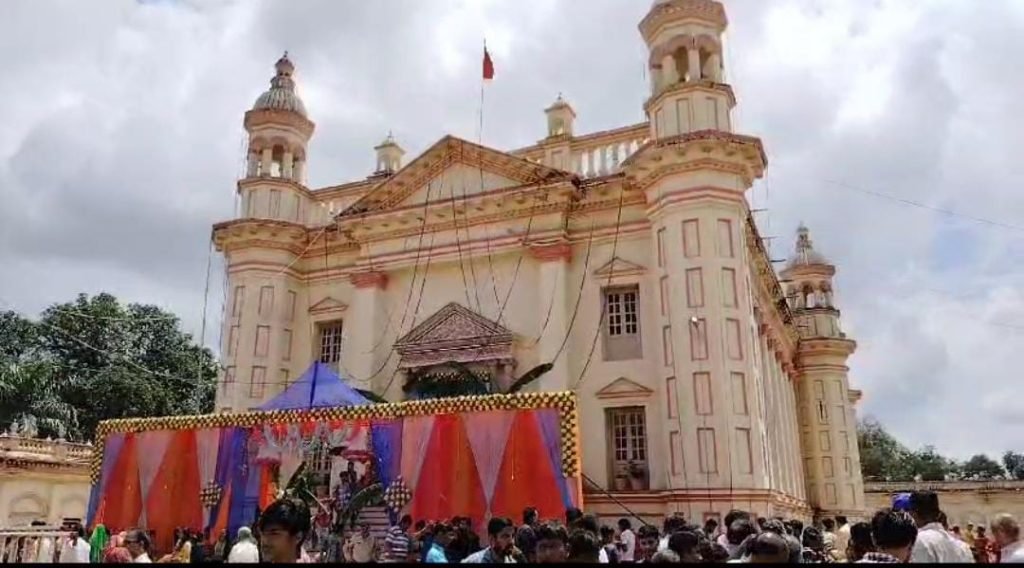 सोलह कलाओं से परिपूर्ण है मंदिर की संरचना।