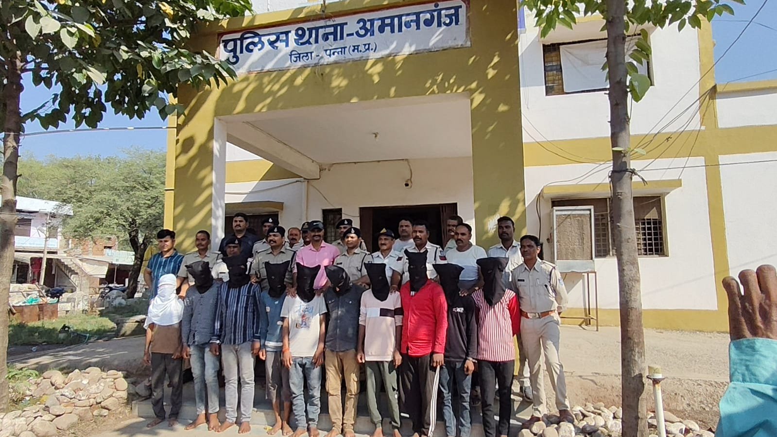 पन्ना पुलिस द्वारा मोटरसाईकिल चोर गिरोह के 10 सक्रिय सदस्यो को किया गया गिरफ्तार