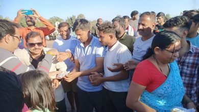 Photo of कटनी में श्रद्धालुओं की मदद के लिए आगे आए जनप्रतिनिधि, जाम में फंसे यात्रियों के लिए भोजन और पानी की व्यवस्था