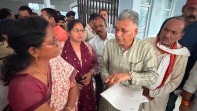 Photo of जनता की सुनवाई वेटिंग में, विधायक की चिट्ठी भी पेंडिंग में। पवई में ‘अफसरशाही एक्सप्रेस’ के आगे सत्ता की गाड़ी फेल?